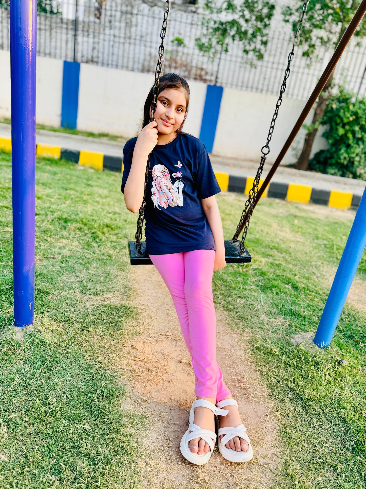 NAVY DOLL TEE